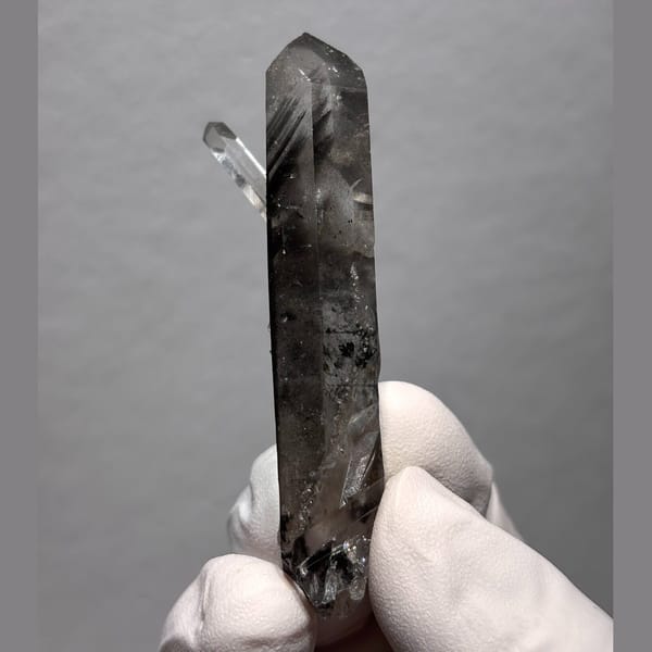 Jinkouhe quartz point 7.2 cm — alternate view