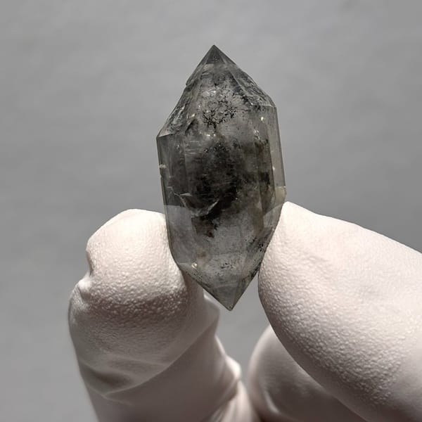 Dt quartz Yunnan 3.4 cm — complete view