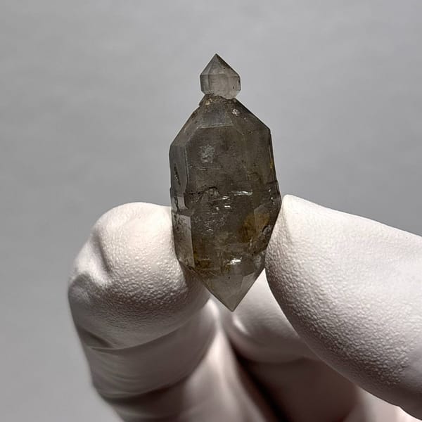 Dt quartz Yunnan 3.4 cm — complete view