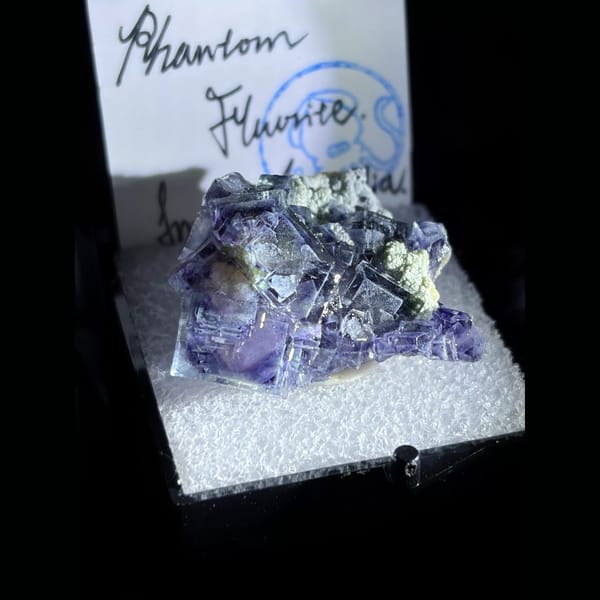 Glassy phantom fluorite from Yindu — complete view