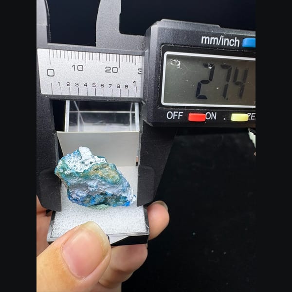 Vivid blue allophane with gibbsite from Qinglong, Guizhou — alternate view