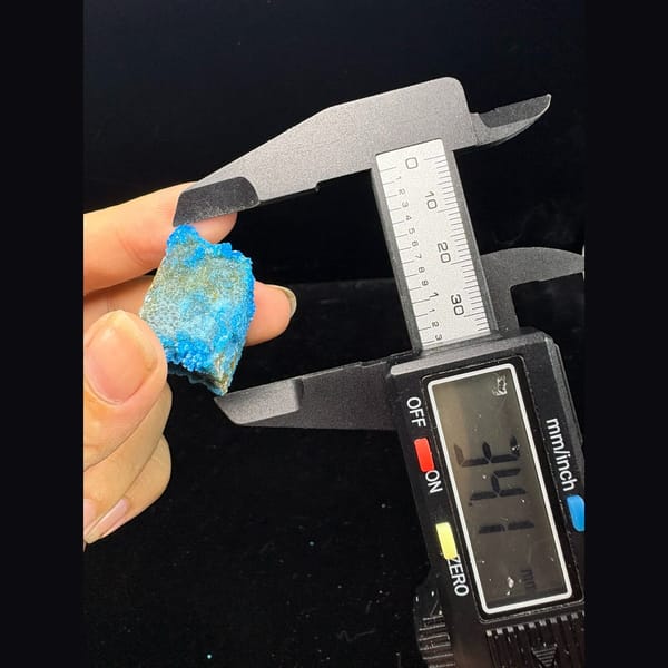 Leaf-shaped vivid blue allophane with gibbsite from Qinglong — alternate view