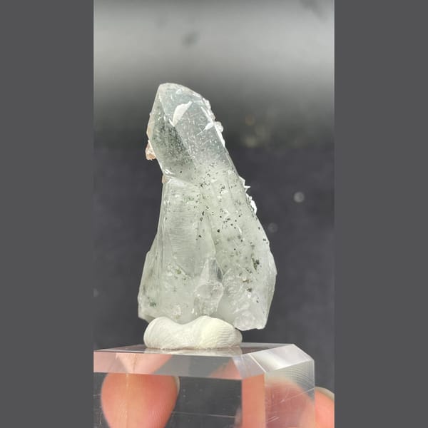 Quartz with calcite from Fujian — alternate view