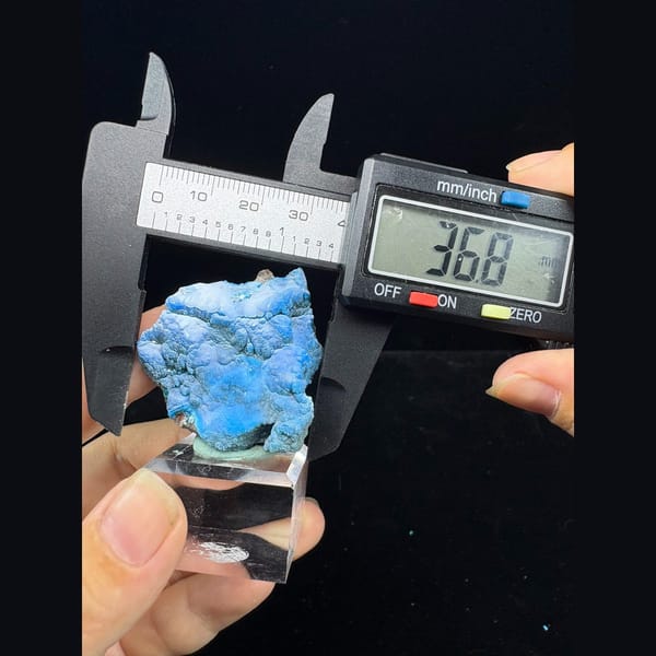 Wavy deep blue allophane with frosty white gibbsite from Qinglong — alternate view