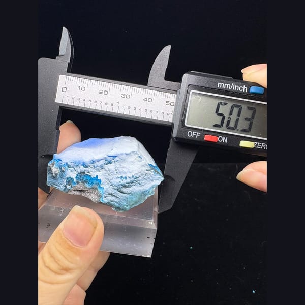 Larger blue allophane plate with frosty white gibbsite from Qinglong — detail view