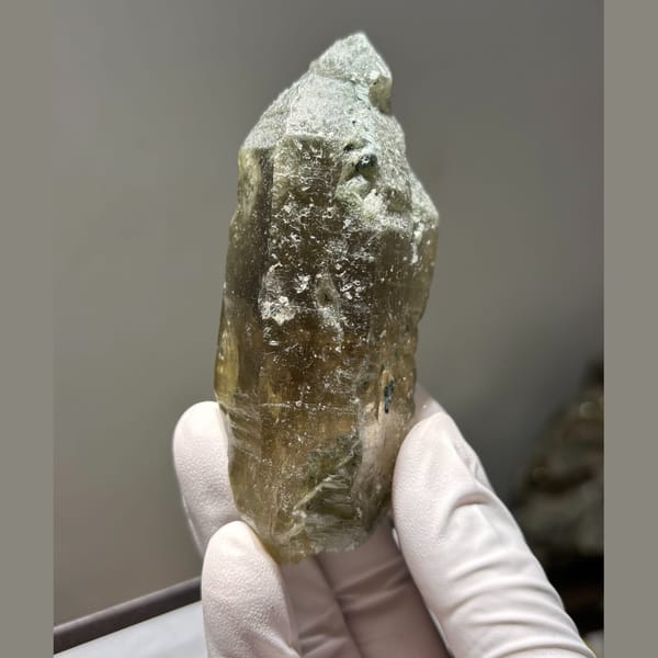 Smoky quartz floater Fujian 9.4 cm — alternate view