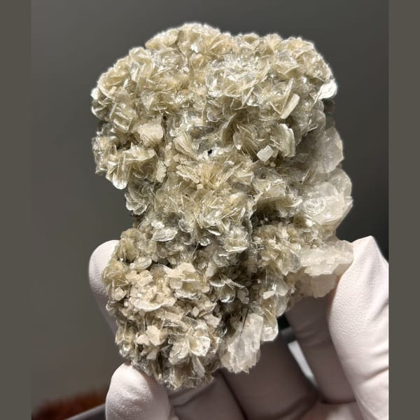 Xuebaoding mica feldspar quartz — alternate view