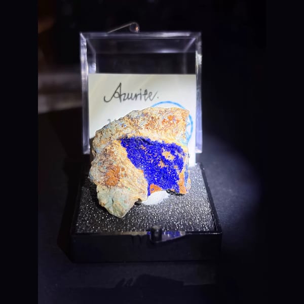 Sparkling azurite with quartz from Dongchuan — alternate view