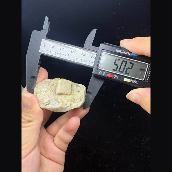 Cubic quartz pseudomorph after fluorite on sugary quartz from Guizhou — alternate view