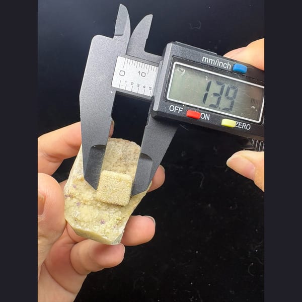 Cubic quartz pseudomorph after fluorite on sugary quartz from Guizhou — alternate view