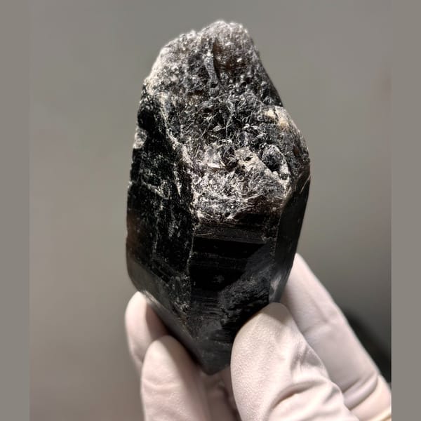 Dark smoky quartz Brazil 8.5 cm — complete view