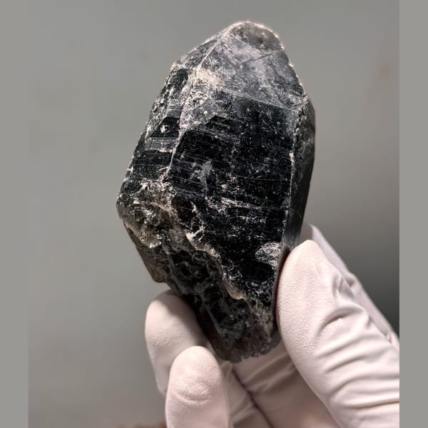 Dark smoky quartz Brazil 8.5 cm — detail view