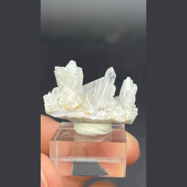 Xuebaoding quartz with bright feldspar — complete view