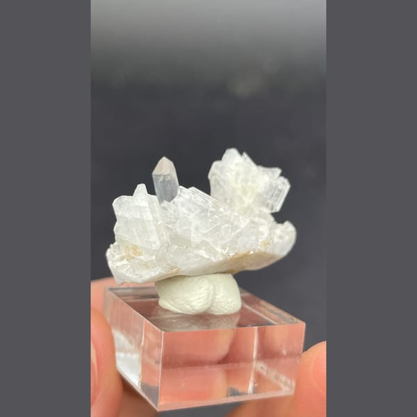 Xuebaoding quartz with bright feldspar — alternate view