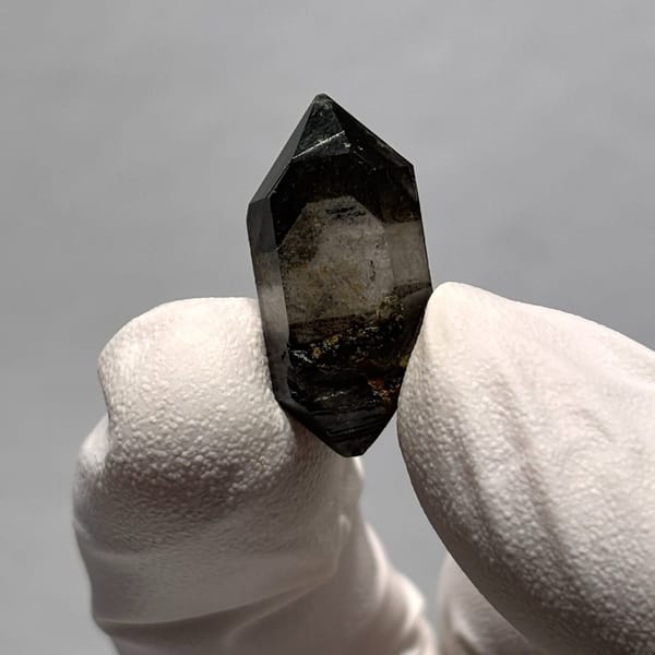 Capped phantom DT Yunnan 2.3 cm — alternate view