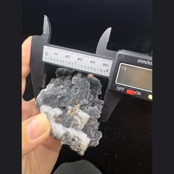Grey sugary calcite with fluorite pseudomorphs from Longyan — alternate view