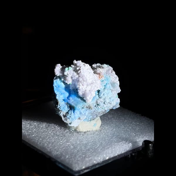 Blue-violet Garden Gypsum creedite from Guizhou — detail view