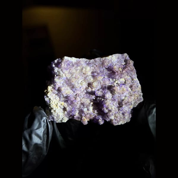 Purple-edge fluorite from Huanggangliang — complete view
