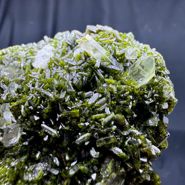 Clear quartz points on dark green epidote from Sichuan — complete view