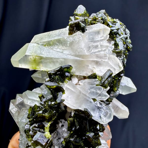 Double terminated clear quartz crystals with dark green epidote from Sichuan — detail view