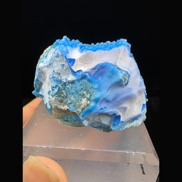 Blue allophane with lavender-white gibbsite from Qinglong — complete view