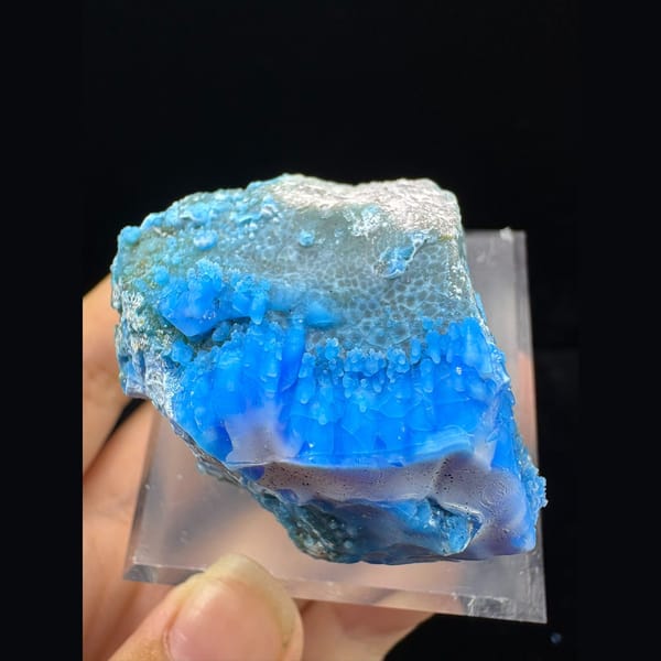 Blue allophane with lavender-white gibbsite from Qinglong — alternate view