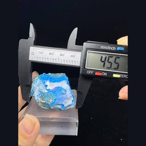 Blue allophane with lavender-white gibbsite from Qinglong — alternate view