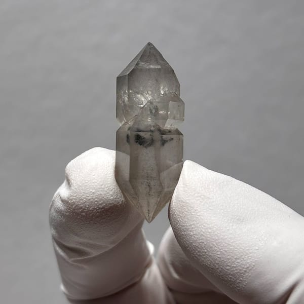 Dt quartz Yunnan 3.6 cm — complete view