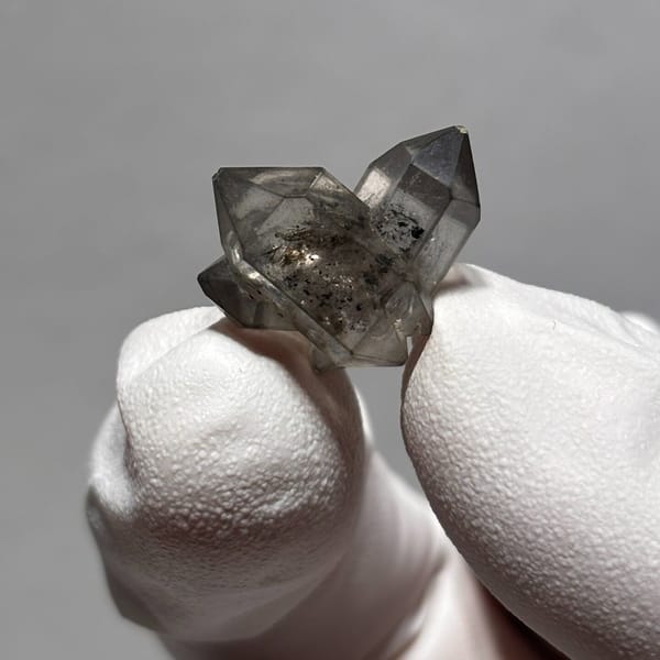 Multi-crystal sketch quartz Yunnan — complete view