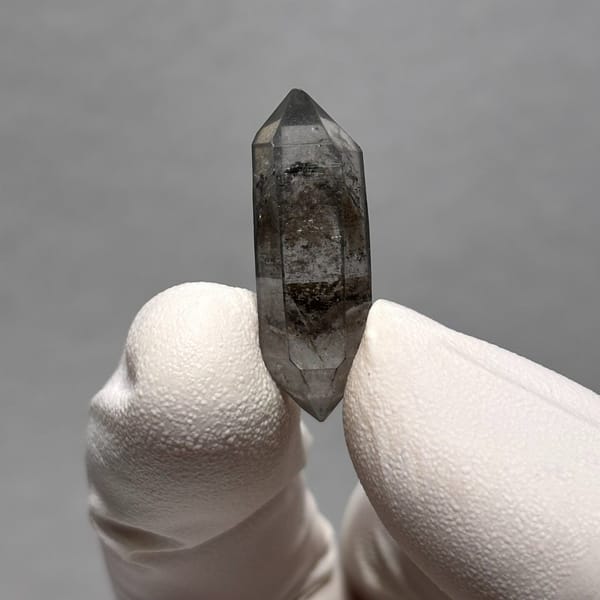 Dt quartz Yunnan 2.7 cm — complete view