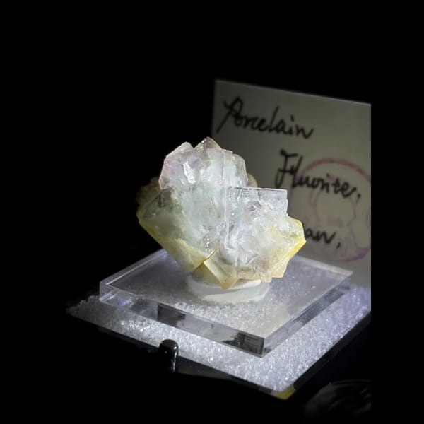 Porcelain fluorite with calcite from Yaogangxian — alternate view