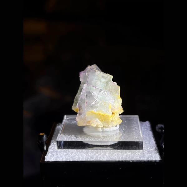 Porcelain fluorite with calcite from Yaogangxian — alternate view