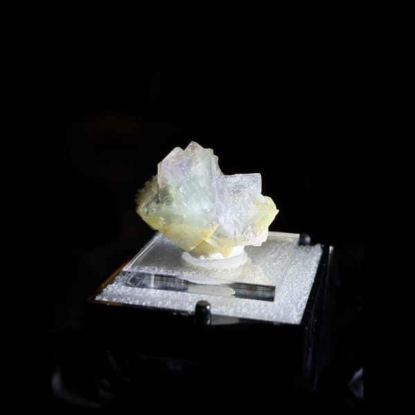 Porcelain fluorite with calcite from Yaogangxian — detail view