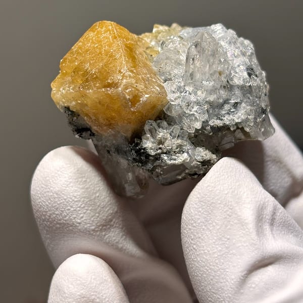Xuebaoding scheelite with quartz — detail view