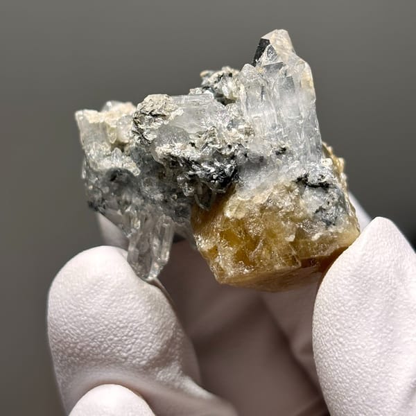 Xuebaoding scheelite with quartz — detail view
