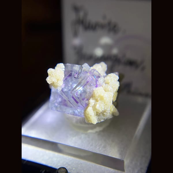 Fluorite with muscovite from Yaogangxian — alternate view