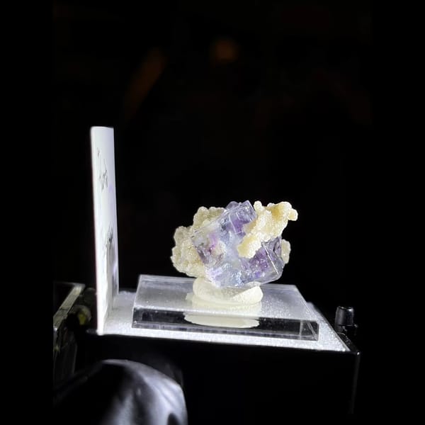 Fluorite with muscovite from Yaogangxian — detail view