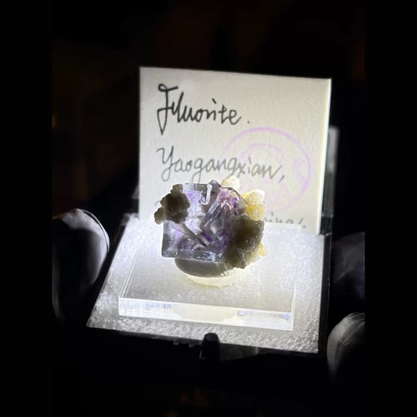 Fluorite with muscovite from Yaogangxian — detail view