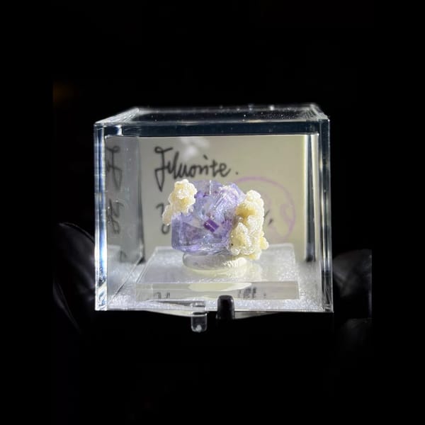 Fluorite with muscovite from Yaogangxian — detail view