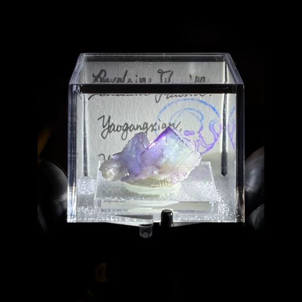 Porcelain fluorite with purple frame — detail view
