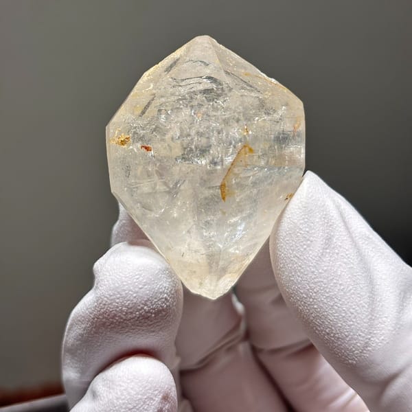 Enhydro Quartz Yunnan 4.1 cm — complete view