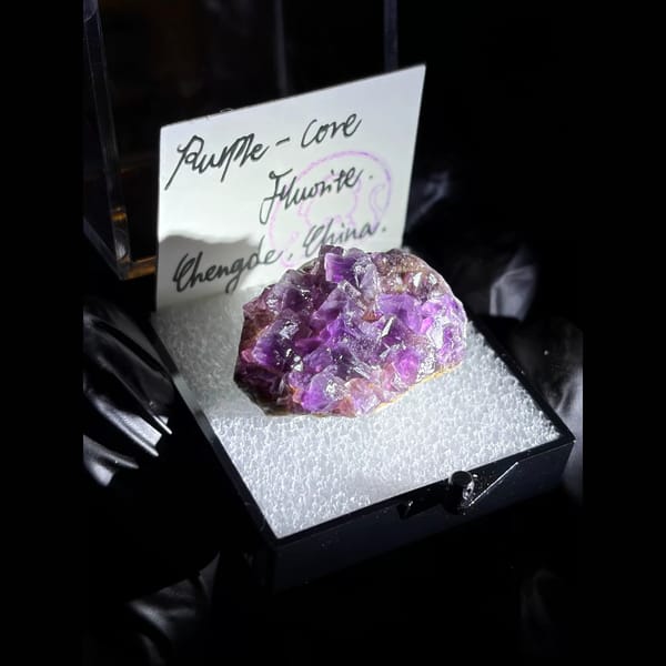 Purple-core fluorite from Chengde — complete view