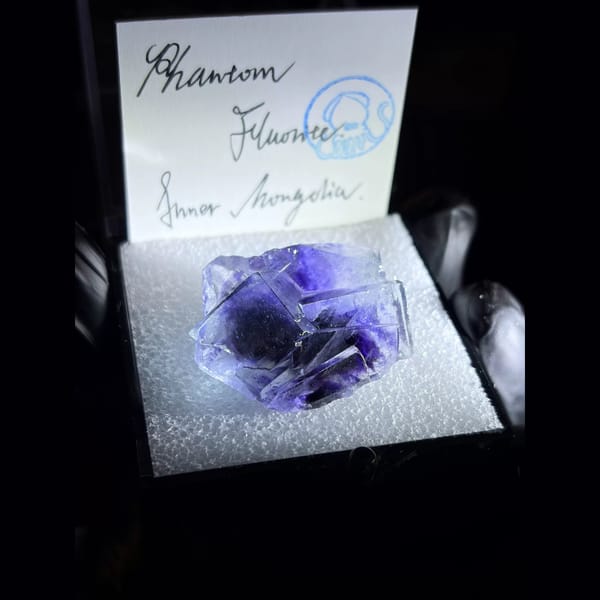 Blue-violet phantom fluorite from Yindu — alternate view
