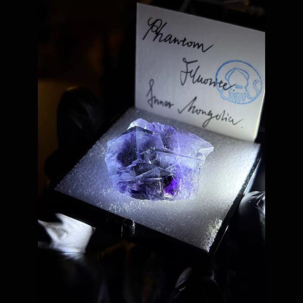 Blue-violet phantom fluorite from Yindu — detail view