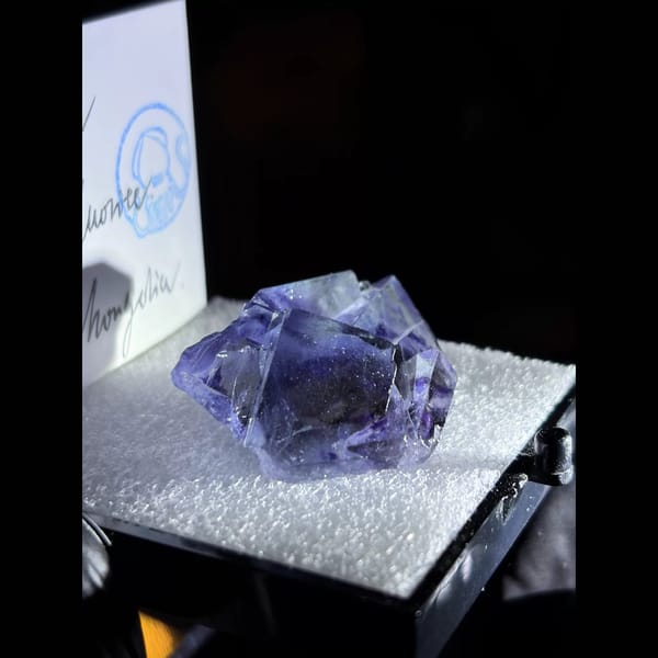 Blue-violet phantom fluorite from Yindu — detail view