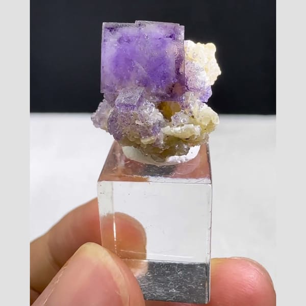 Purple Fluorite Cube on Mica Yaogangxian 2.0 cm — complete view