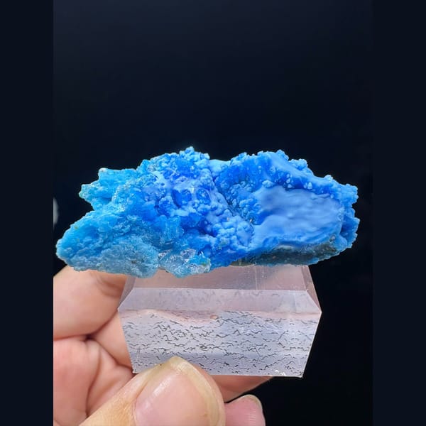 Long two-sided bright blue allophane from Qinglong — complete view