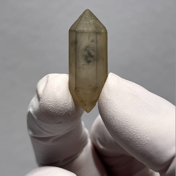 Water-Worn Sketch DT Quartz Yunnan 3.3 cm — complete view