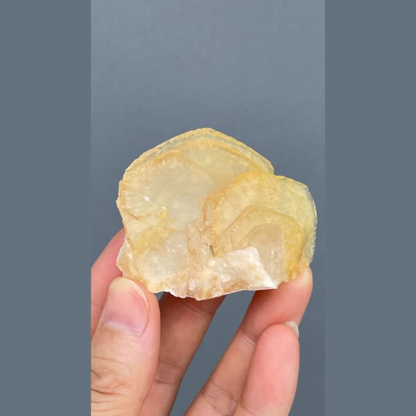 Honey yellow calcite with growth lines from Qingyuan — alternate view