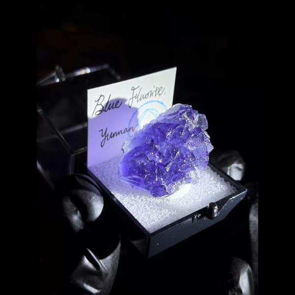Blue-violet fluorite from Yunnan — alternate view